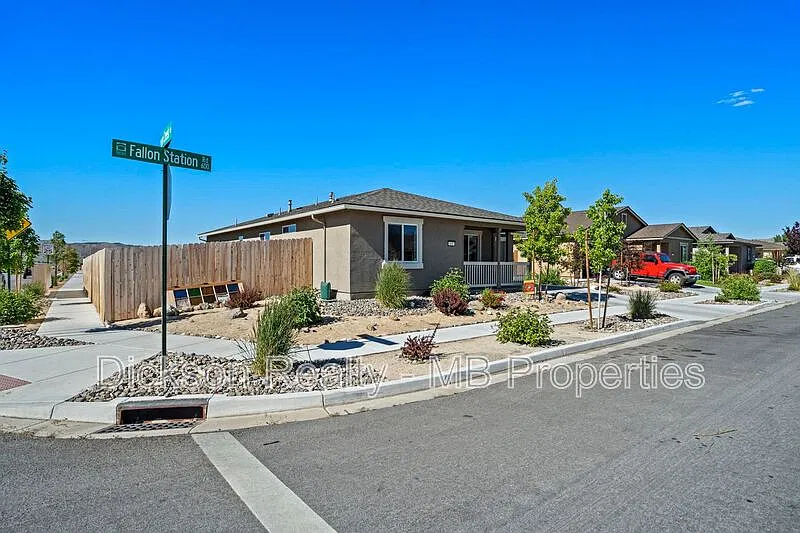 3 bed, 2.0 bath, 1350 sqft, $2,450 — Photo 3