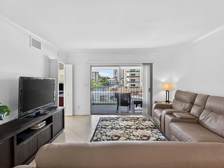 1166 Hillsboro Mile Bch #26 — Photo 12