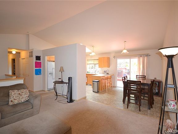 3rd image of 3051 SE Grovewood St
