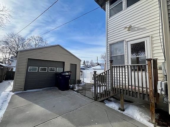 4th image of 938 Benton Ave