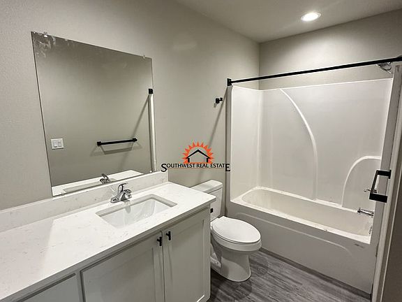 3rd image of 1500 S Avenue G #B