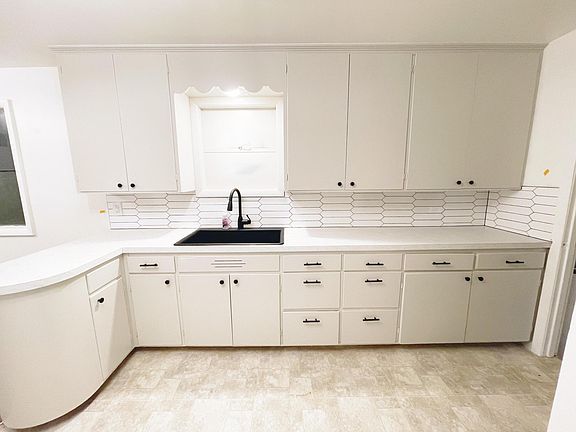 3rd image of 2743 Sylvan Dr W