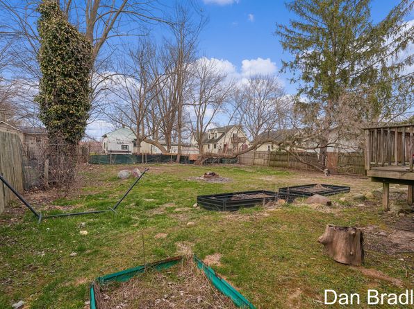 213 E Lake St, Crystal, MI 48818