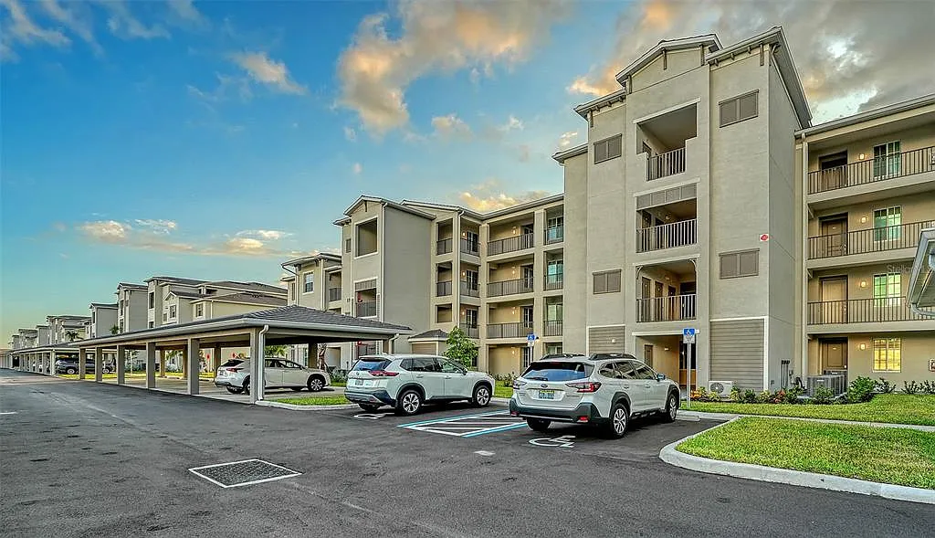 3 bed, 2.0 bath, 1301 sqft, $6,500 — Photo 3