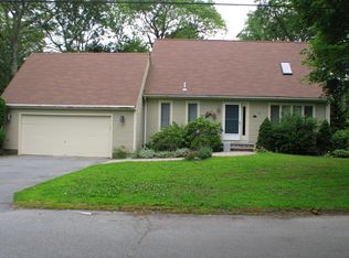 1 Tanglewood Dr, Barrington, RI 02806