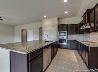 109 Grand Vw, Floresville, TX 78114