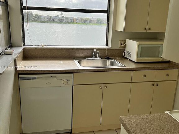 4th image of 800 Independence Dr #800D