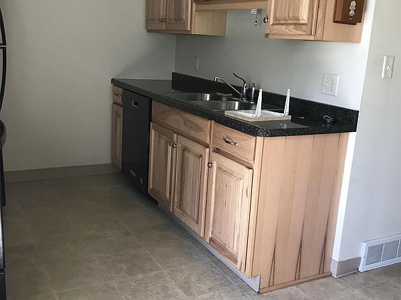 3rd image of 1351 Primrose Ln