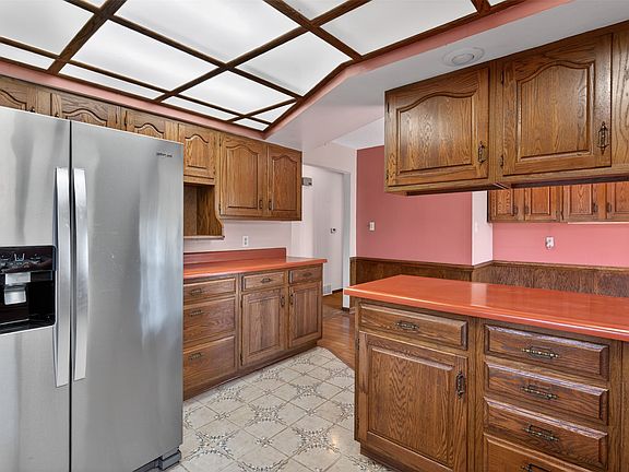 5th image of 851 SE 60th St