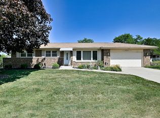 497 Julie Dr, Schaumburg, IL 60193