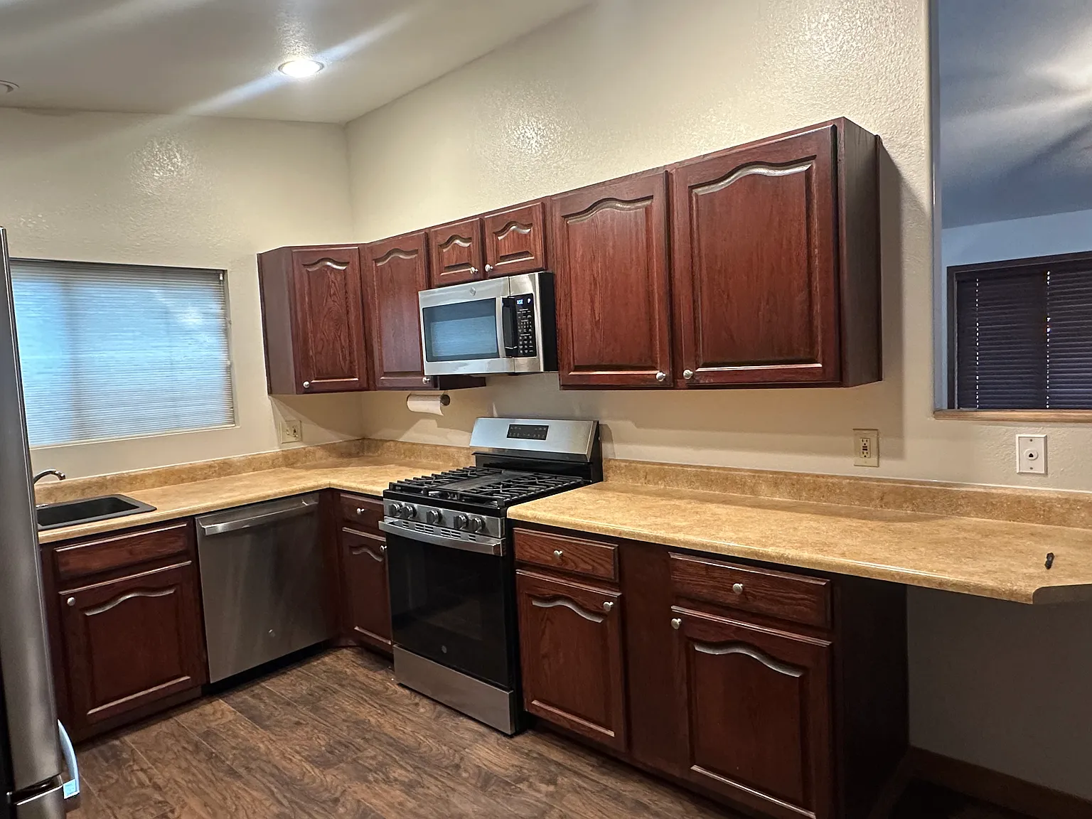3 bed, 1713 sqft, $2,995 — Photo 2