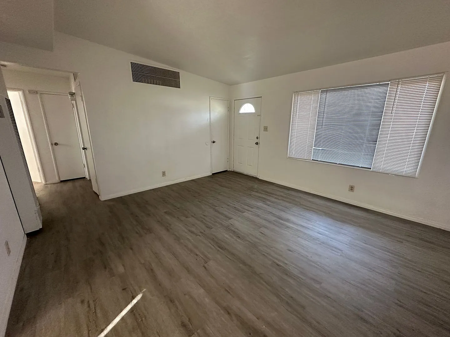 Attractive 2 Bed 1 Bath — Photo 3
