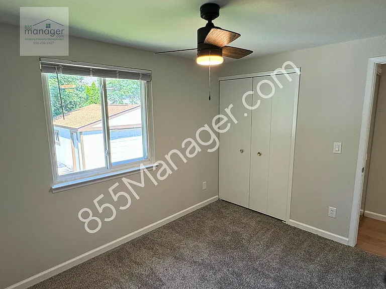 1040 Lalond Ave — Photo 8
