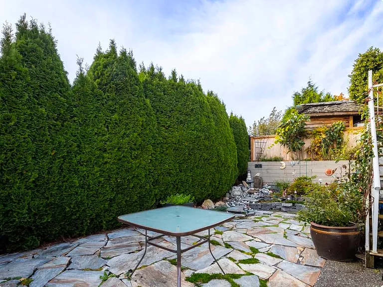 877 Stevens St #2 — Photo 40