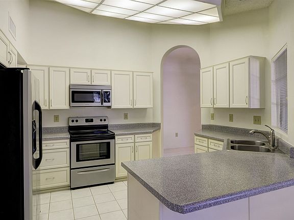 3rd image of 20202 N Creekwood Ct