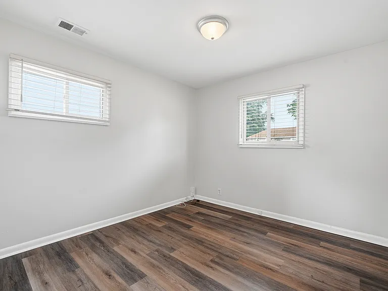 28311 Waverly St — Photo 7