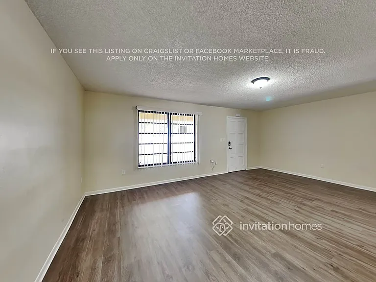 1904 SW 96th Ave — Photo 4