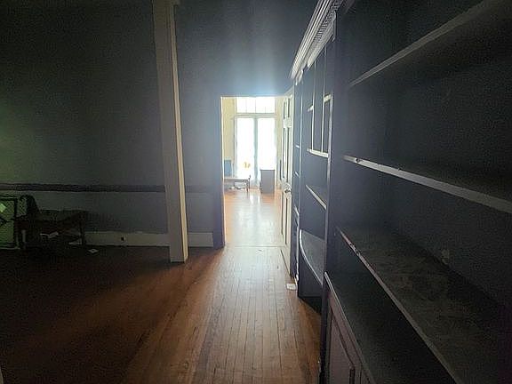 20th image of 604 Windsor Ave