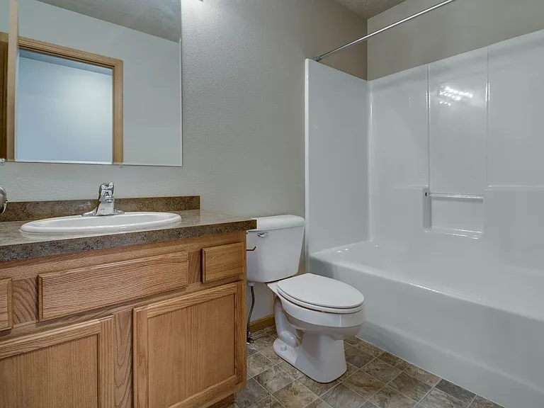 2102-2136 Landmark Circle — Photo 6