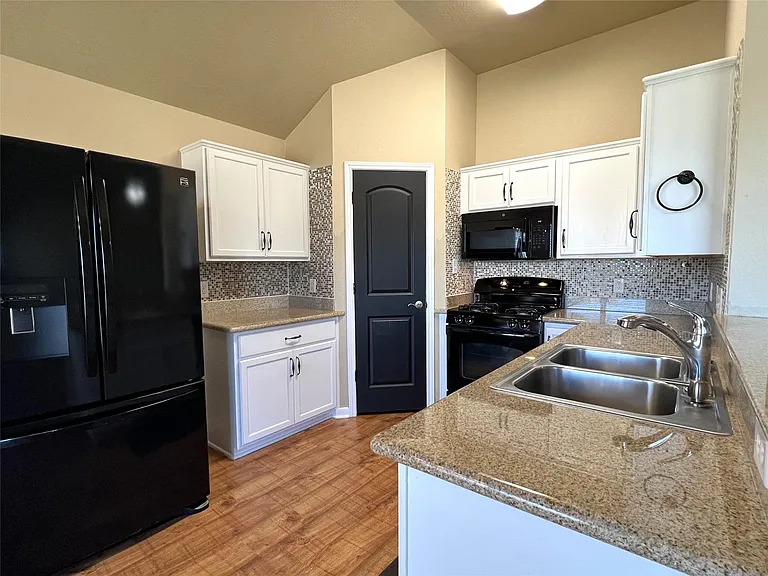 407 Laney St — Photo 11