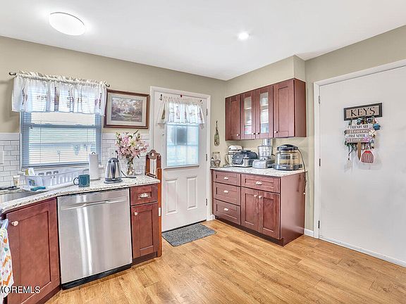 3rd image of 341C Canterbury Court