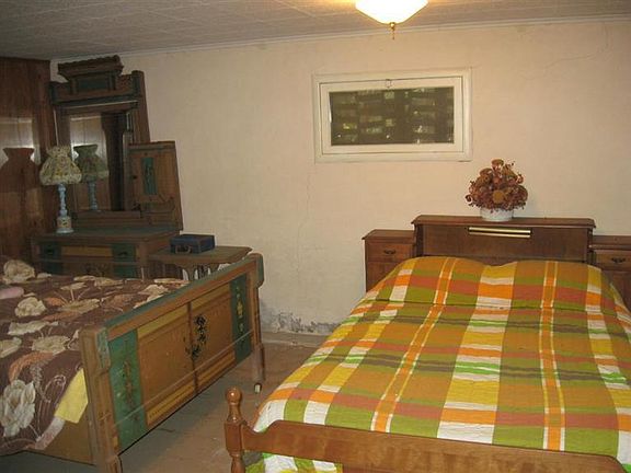5th image of 326 Oak Woods Drive