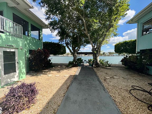 4th image of 2303 Bay Blvd #3