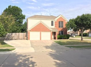 905 Roaring Canyon Rd, Euless, TX 76039