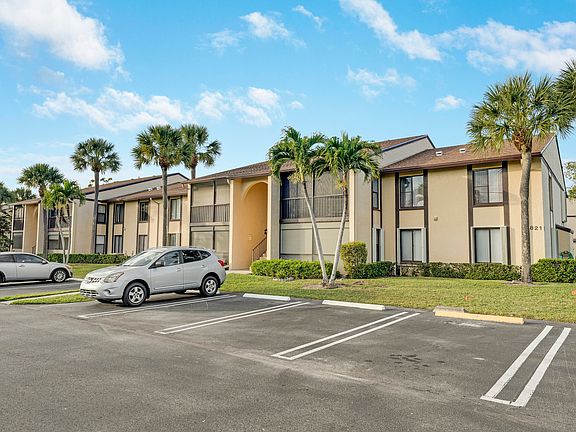 5th image of 821 Sky Pine Way #821D2