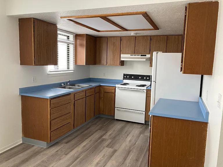 1759 Sewell Dr #4 — Photo 2
