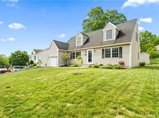 181 Deerfield Ridge Dr, Groton, CT 06355
