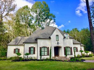 2 Oak Aly, Clinton, MS 39056