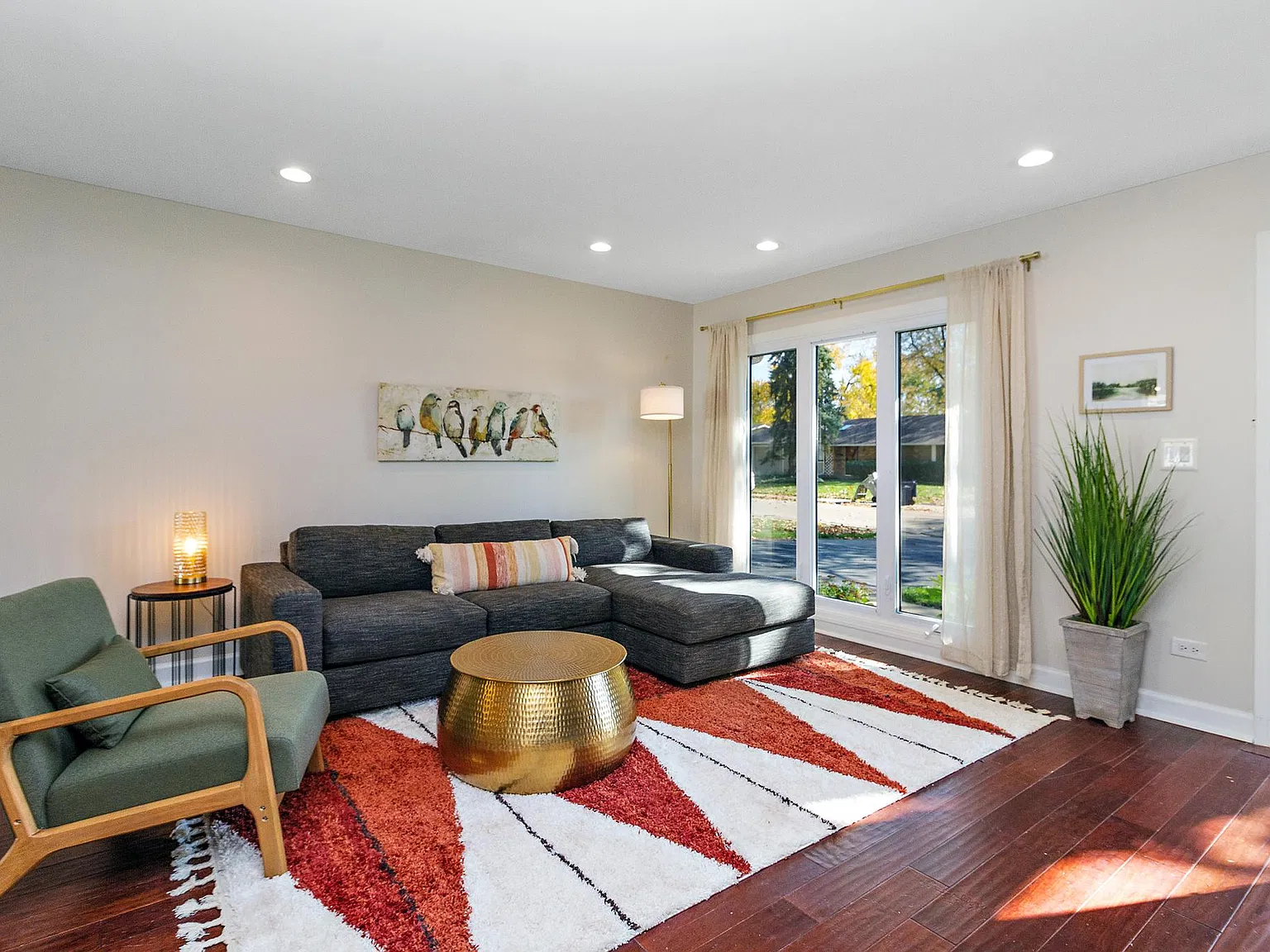 3 bed, 1073 sqft, $4,500 — Photo 3
