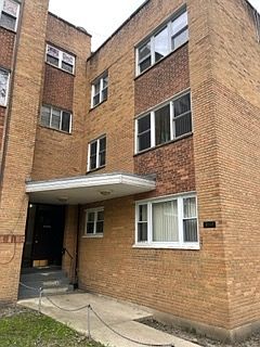 2nd image of 6250 N Francisco Ave APT Gae