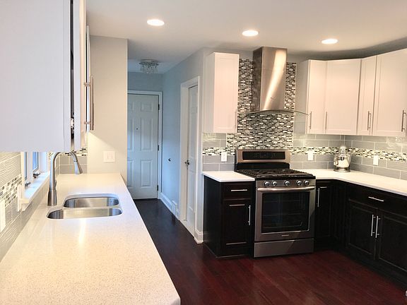 4th image of 304 Hampton Hill Dr