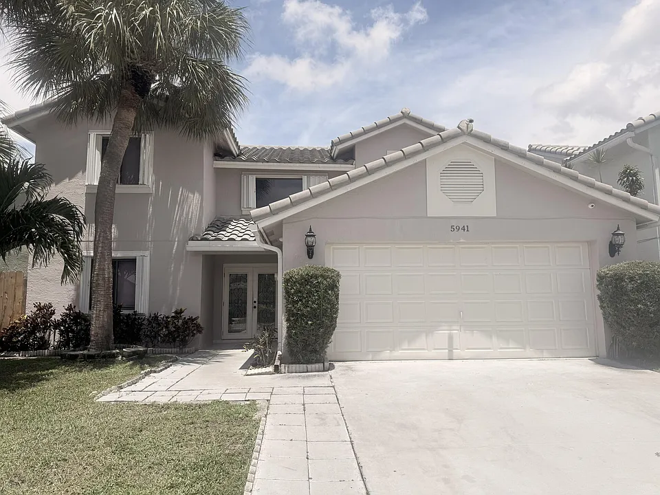 5941 Strawberry Lakes Cir