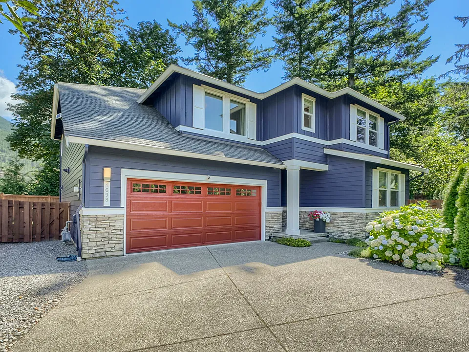 1698 SE 12th St