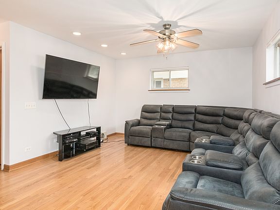 4th image of 8233 N Octavia Ave