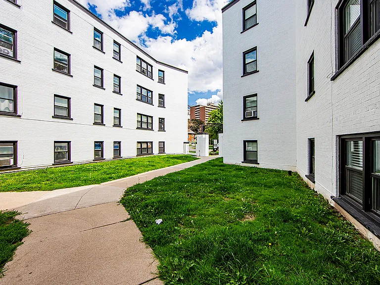 102 Union Blvd #305 — Photo 7