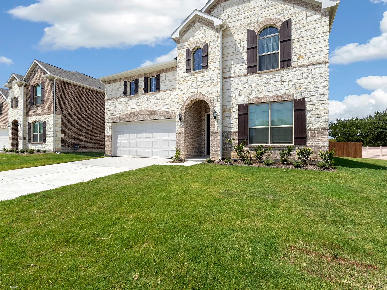 3 bed, 2.5 bath, 3069 sqft, $2,900 — Photo 2
