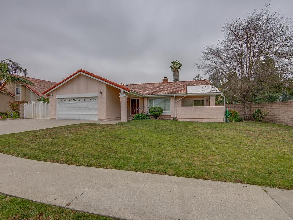 Over sized Corner lot, covered front porch entry plus a front patio off the dining room. Please note, the cover over the front patio has since been removed.