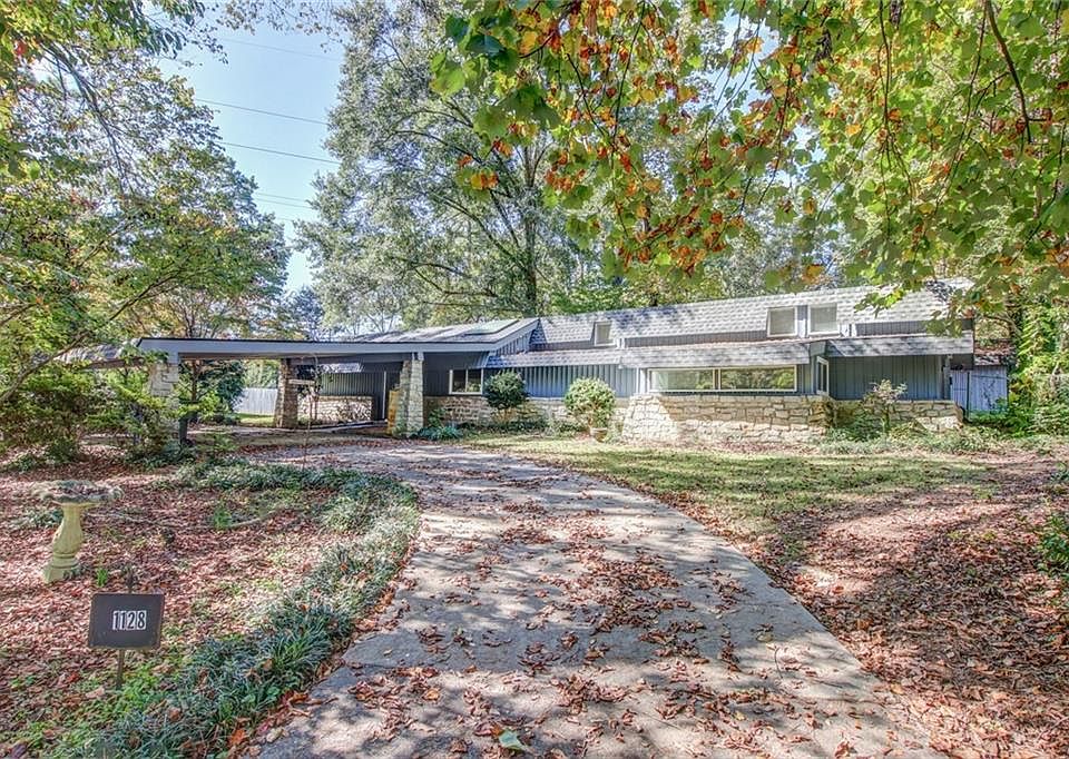 1st image of 1128 Valley Dr NE
