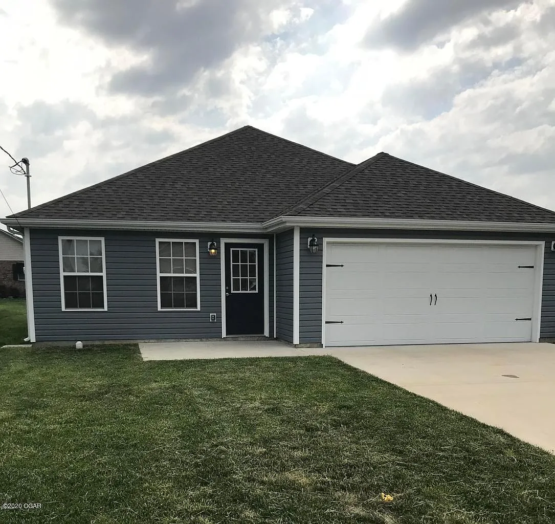 3 bed, 1370 sqft, $1,550 — Photo 2