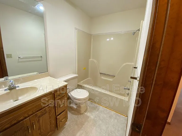 3034 W Greenwood St — Photo 9