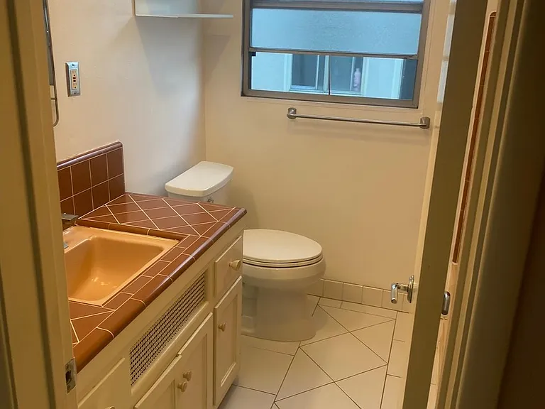 1015 E Ocean Blvd #17 — Photo 19