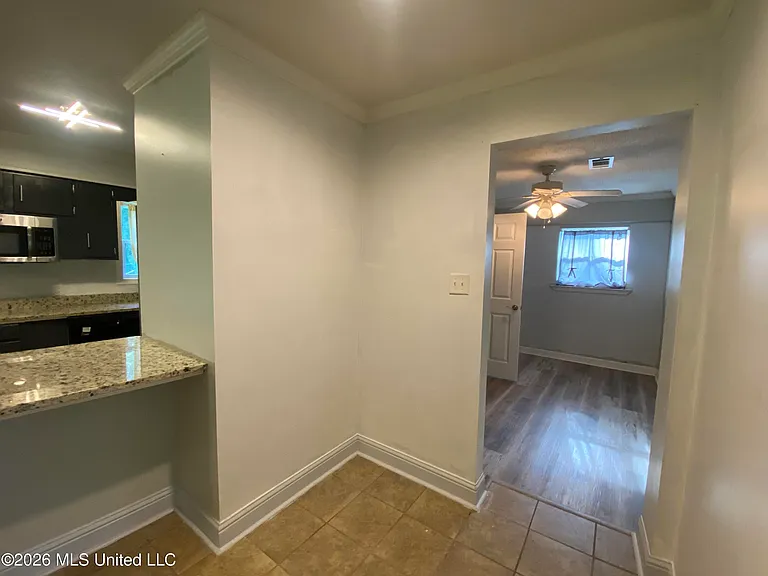 218 Alverado Dr — Photo 4