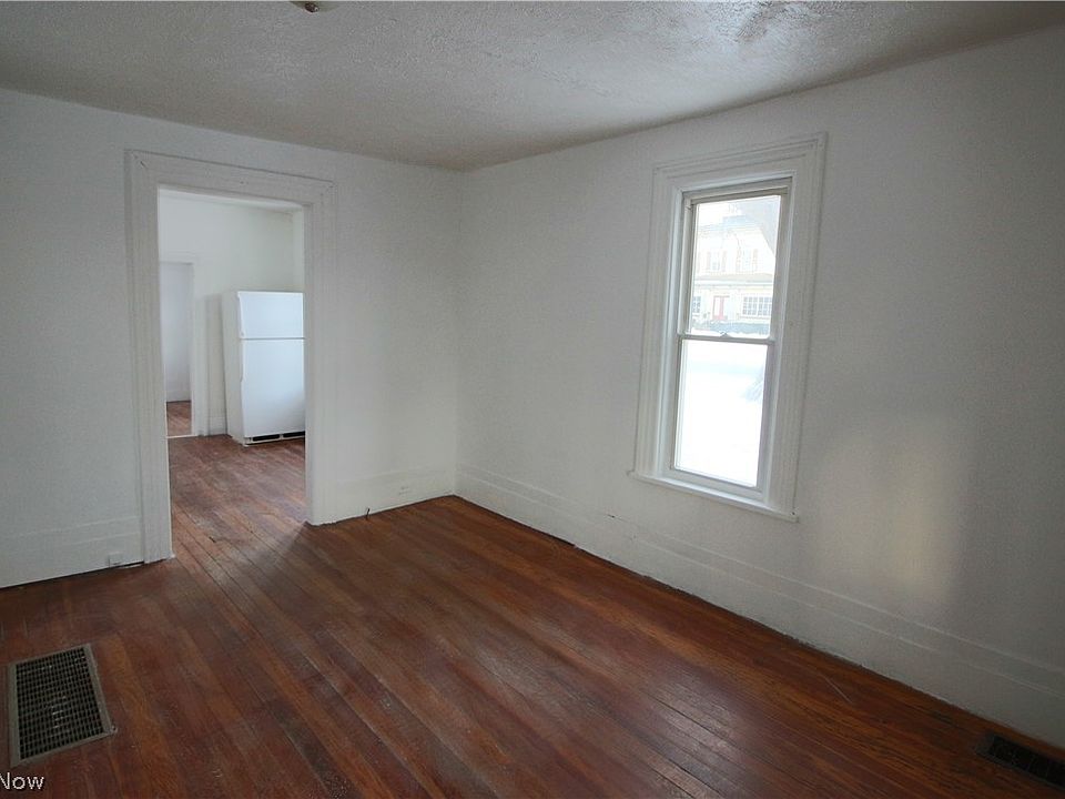 2nd image of 148 E Henry St