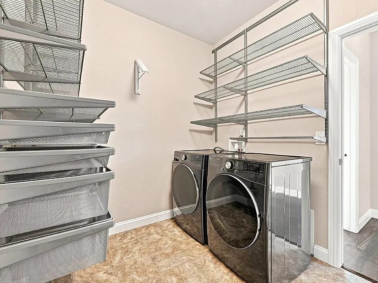 5671 Majestic Dr — Photo 15