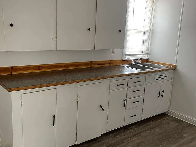 650 Dearborn Ave — Photo 2