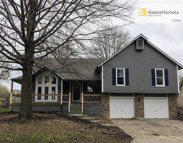 Welcome to 929 SW Southgate Drive in Blue Springs!